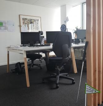 Bureaux avec piétement en bois massif