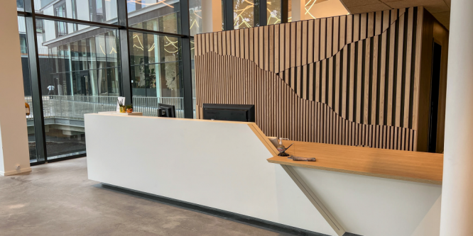 Banque d'accueil extérieur + bardage bois
