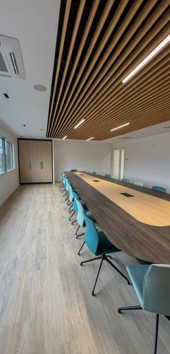 Salle de réunion + placard sur mesure